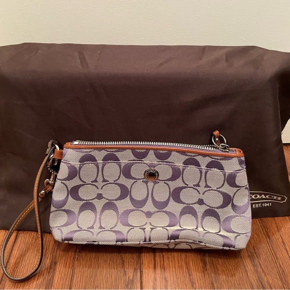 Coach wristlet (large) - Picture 1 of 3
